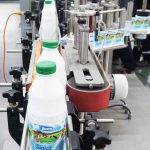 ماكينات تعبئة زجاجات الحليب آلة تعبئة زجاجات العيران ماكينة تعبئة اللبن الطازج ماكينات تعبئة الزجاجات الغذائية آلة تعبئة مشروبات الألبان